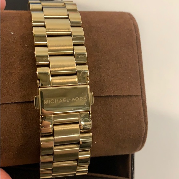 ❌SOLD ON Ⓜ️❌MICHAEL KORS Oversize Bradshaw Watch - Picture 4 of 6